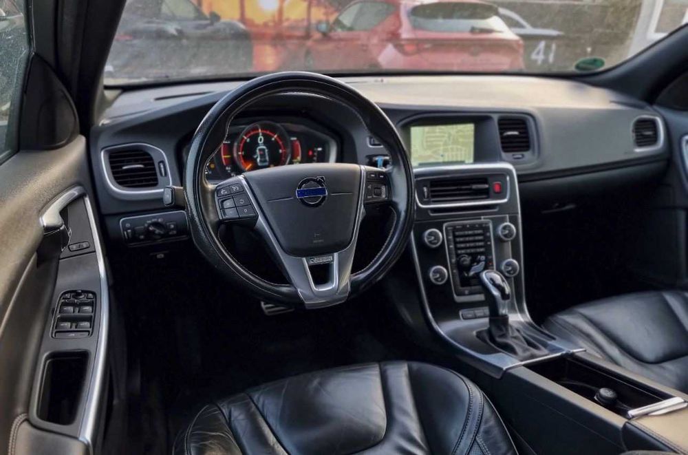 Vând Schimb Volvo V60 D6 Twin Engine Geartronic RDesign