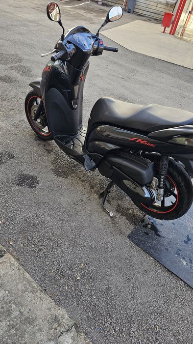 Продавам скутер Honda SH 300i