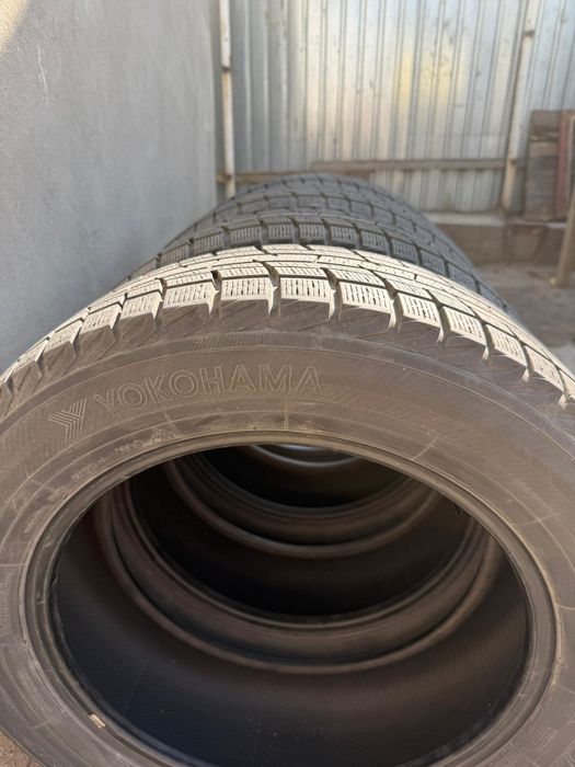 Шины  215/60/17   YOKOHAMA