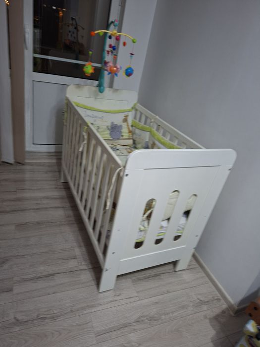 Vând pătuț de copil din lume