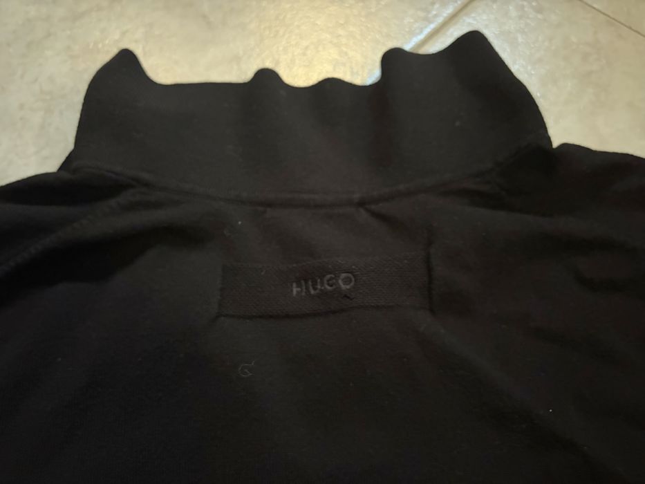 Блуза Hugo Boss.