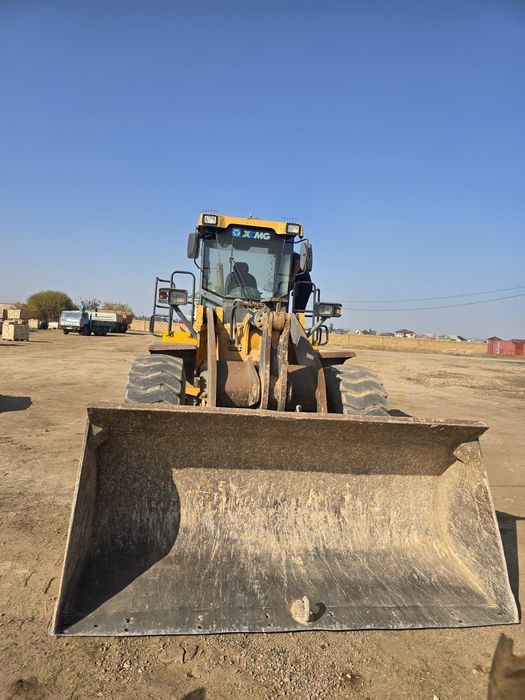 Фронтальный погрузчик