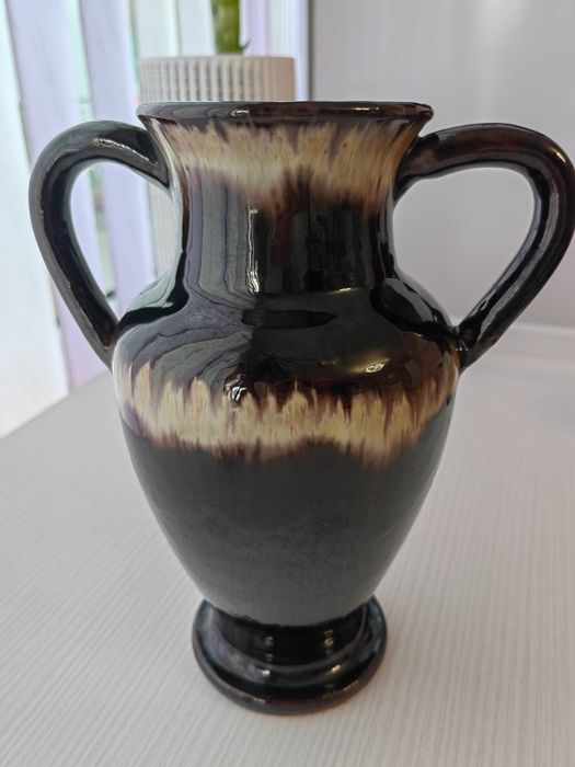 Декоративна керамична ваза