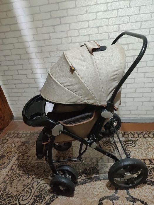 Коляска сотилади