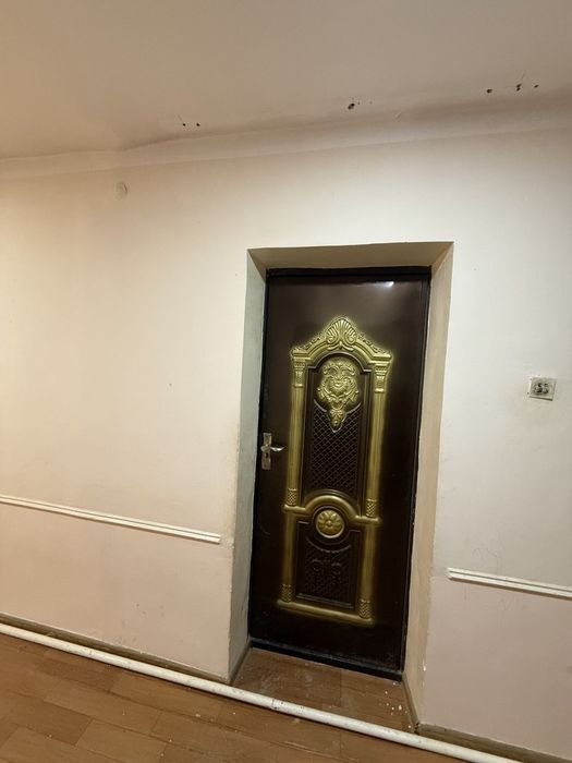 Srochni Angorda Dom sotiladi 2 xonali yevro remont