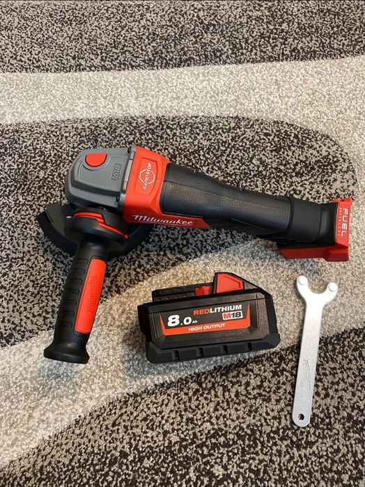 Polizor milwaukee 8 ah