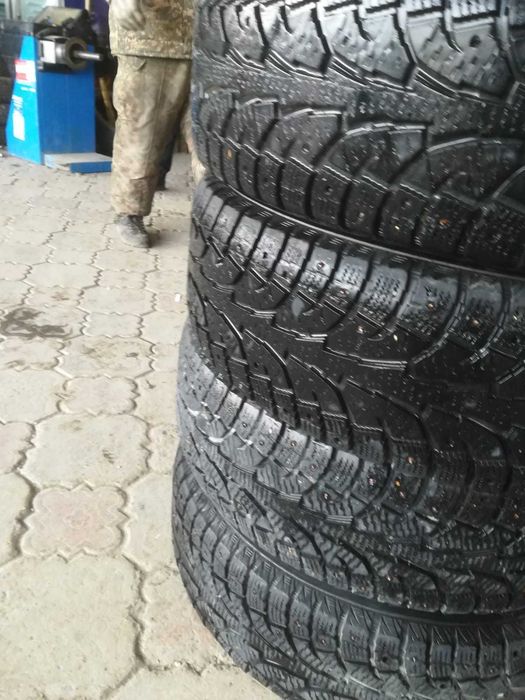 Покрышки зимние 235 65 R17