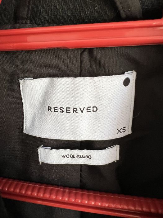 Вълнено черно палто Reserved