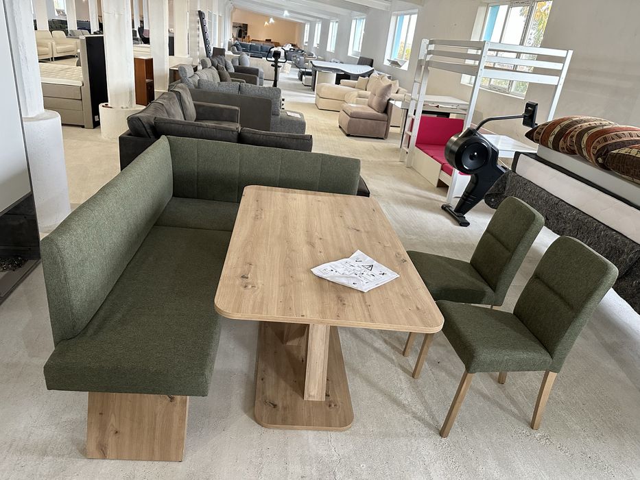 Coltar de bucatarie + masa + 2 scaune + comoda suspendata OFERTA !!