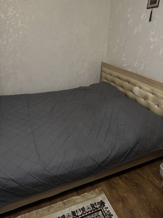 Кровать с туалетным столиком