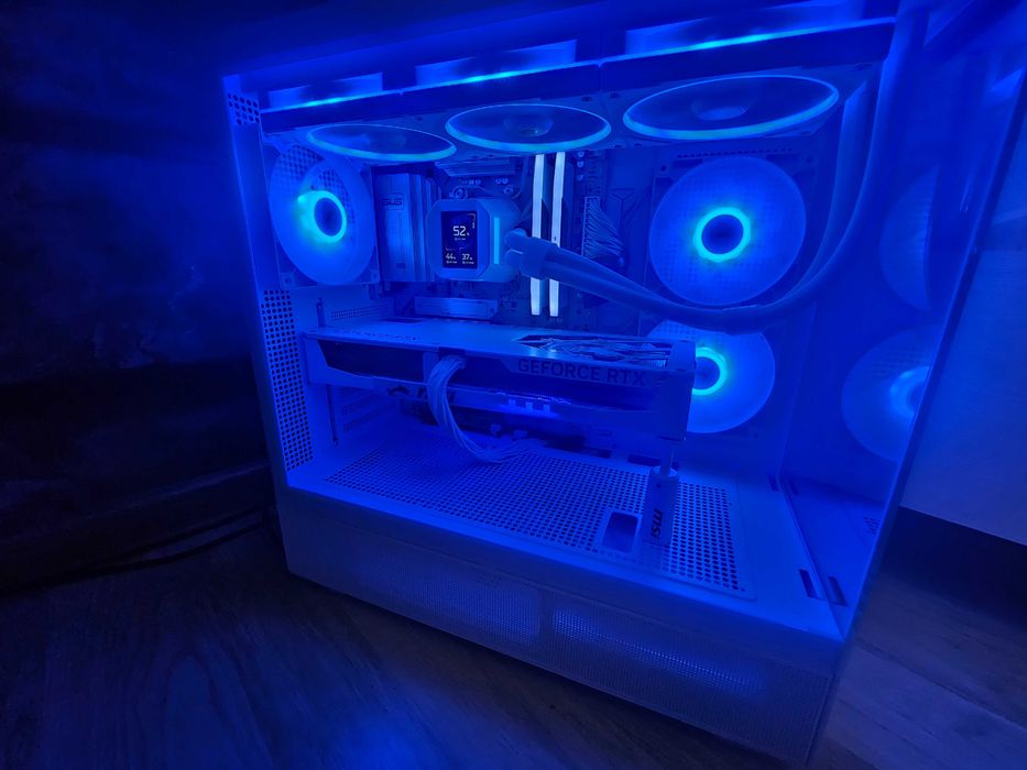 игровой компьютер AMD Ryzen 7 7800X3D Msi 5070 12gb GAMING TRIO