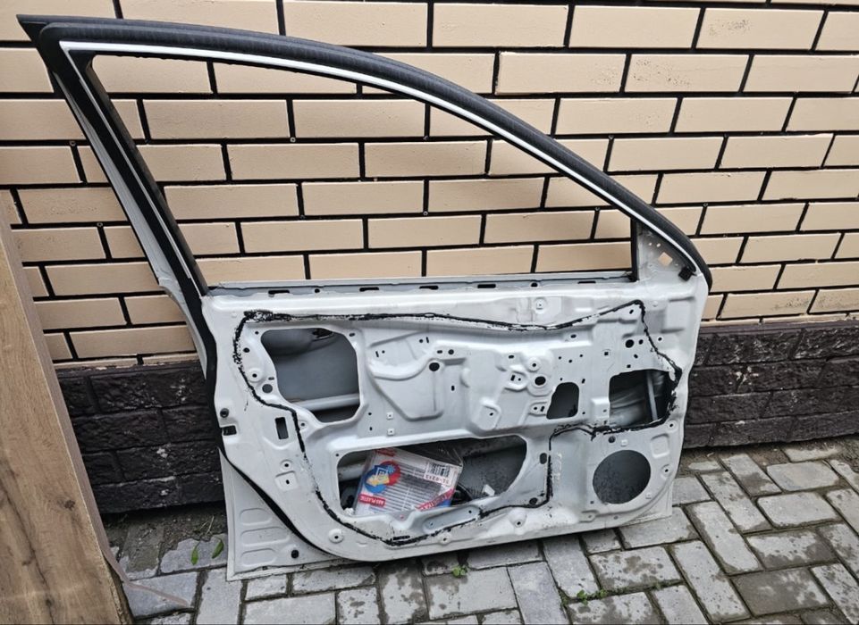 дверь передняя левая