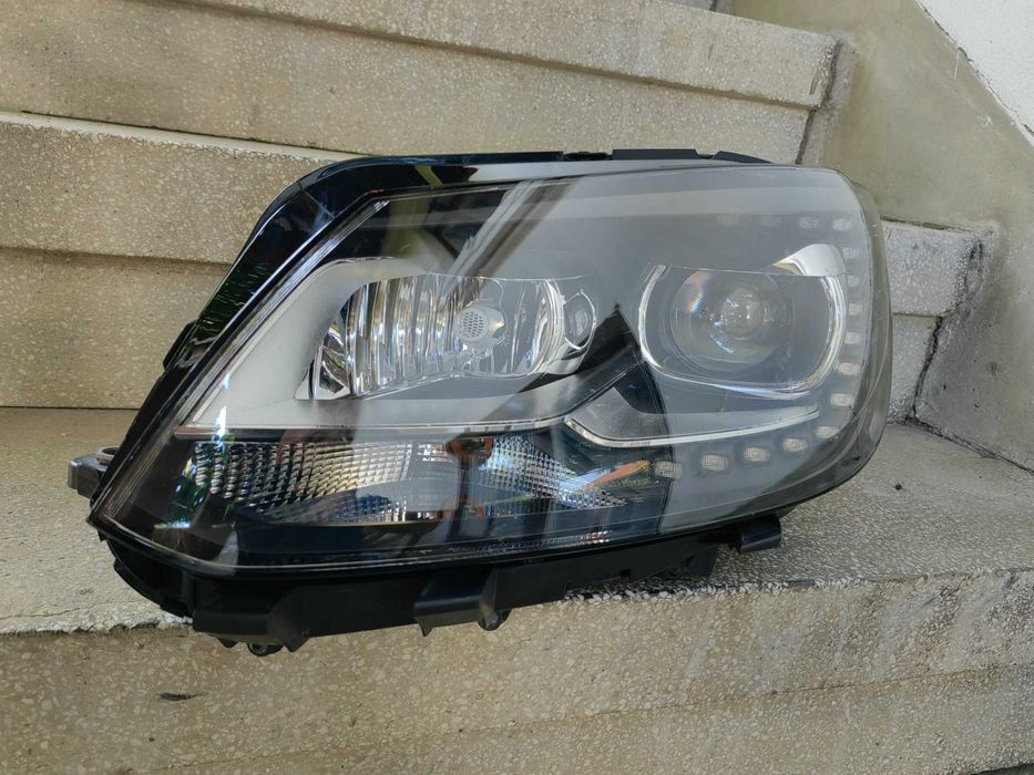 Фар VW Touran Bi-Xenon LED ляв / Фар VW Caddy / Фар Туаран Кади Оригинален