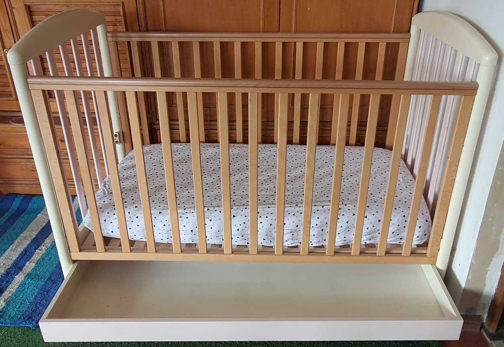 Pătuț de copil din lemn masiv