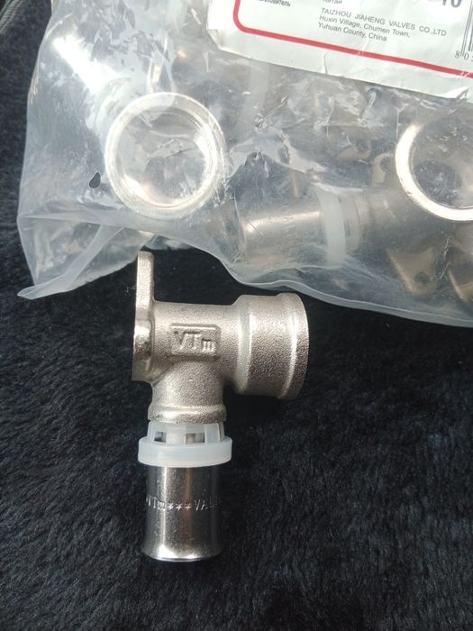 Водорозетка пресс 16х1/2