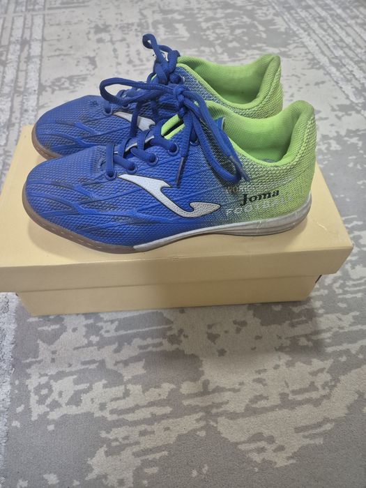 Футзалик 33-размер. 2000 тенге