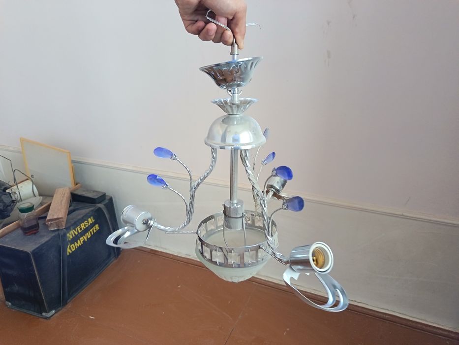 Продаются люстры