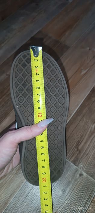 Продам кросовки для девочки!!