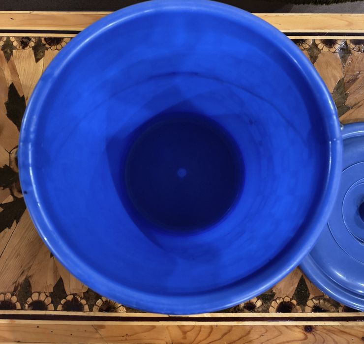 Вёдра: большое 12л, с крышкой; 10л и 5л без крышек, пластик, б/у, целы