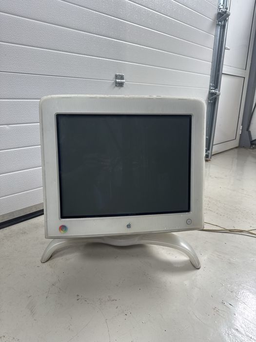 Apple Studio Display 21 inch 1999 година