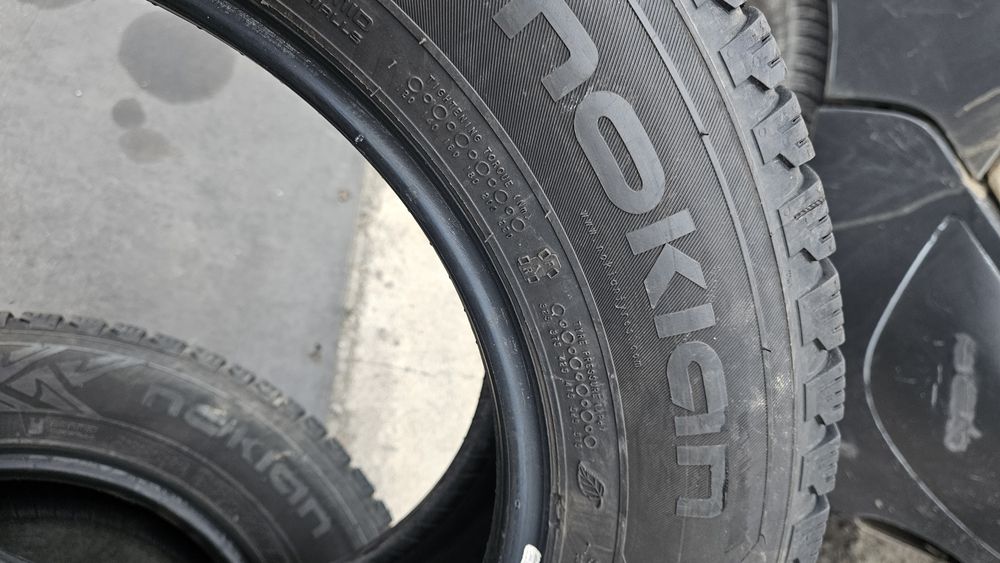 2бр гуми 215 65 16С дот 20 нокиан