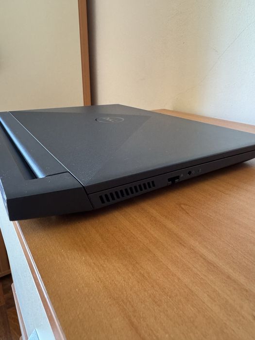 Геймърски лаптоп Dell G15 5510