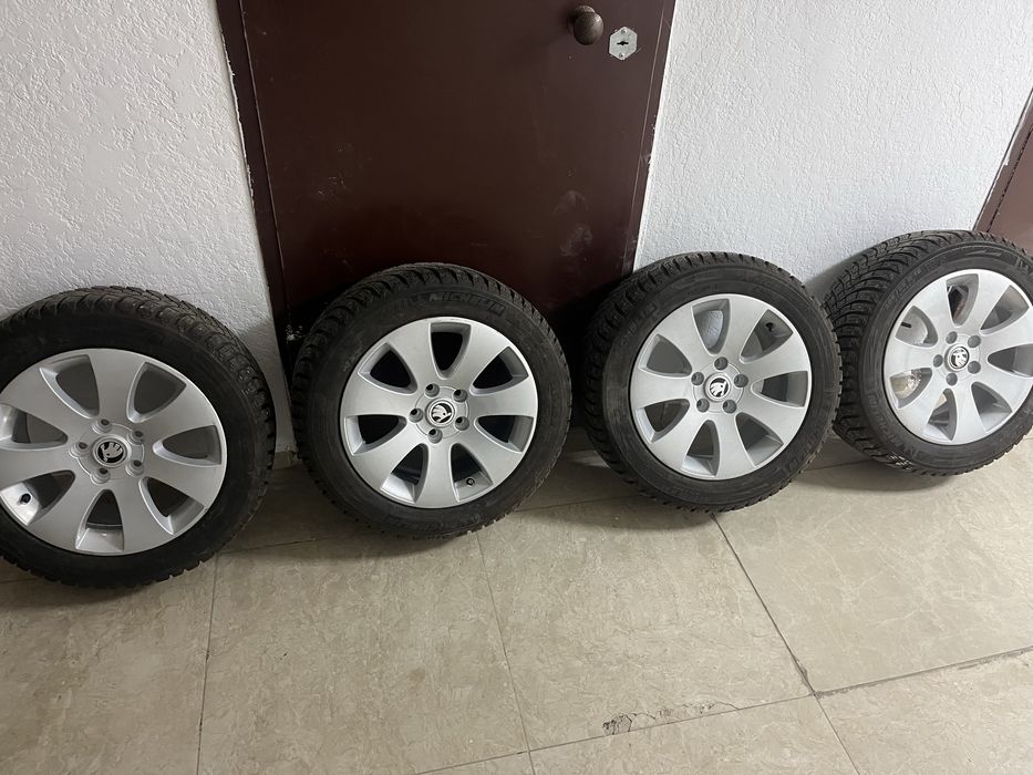Комплект оригинальных дисков с шипованной резиной Skoda. Диаметр 16.