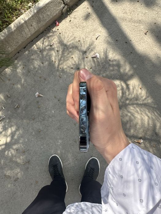 Iphone 12 pro max srochni sotiladi