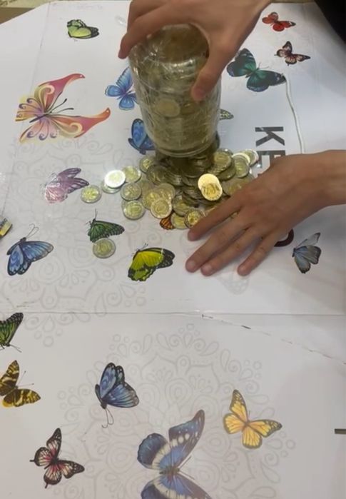 200 тенге монета (453 штук)