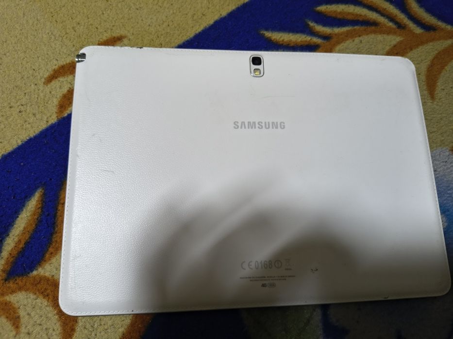 Vând 2 tablete Samsung și Lenovo yt x705l