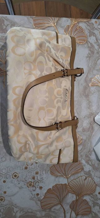 Кремаво-бежова дамска чанта  Coach - ОРИГИНАЛНА