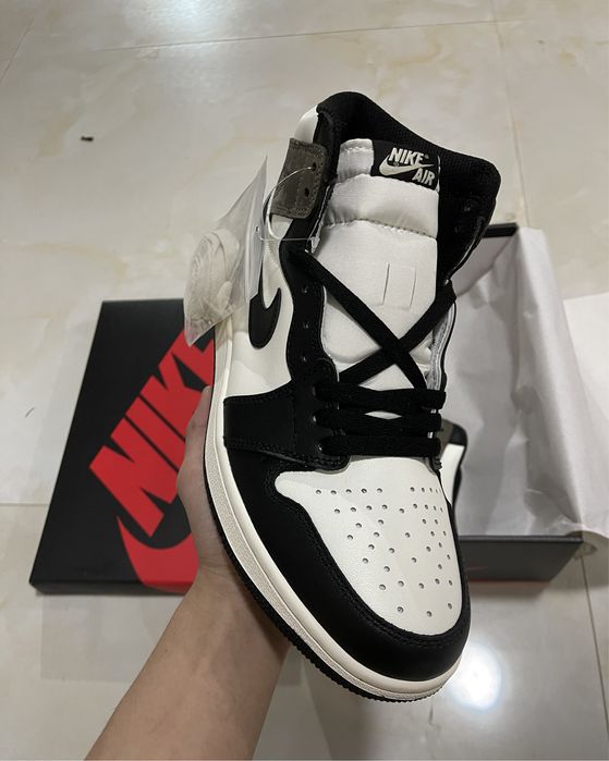 Air Jordan 1 Retro High "Dark Mocha"