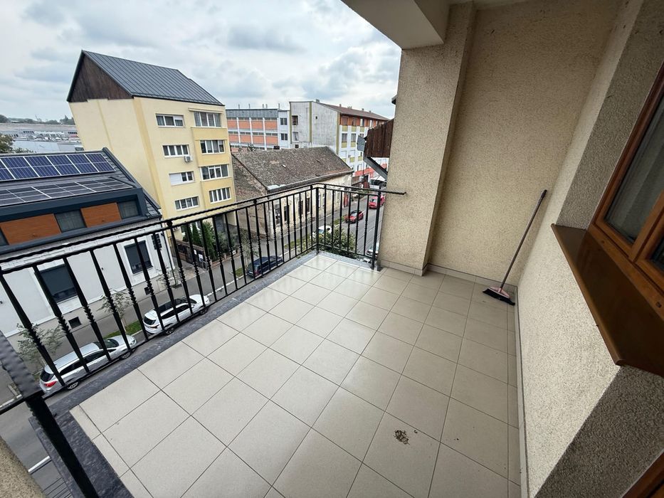 Ofer spre închiriere Apartament 3 Camere zona Centrala