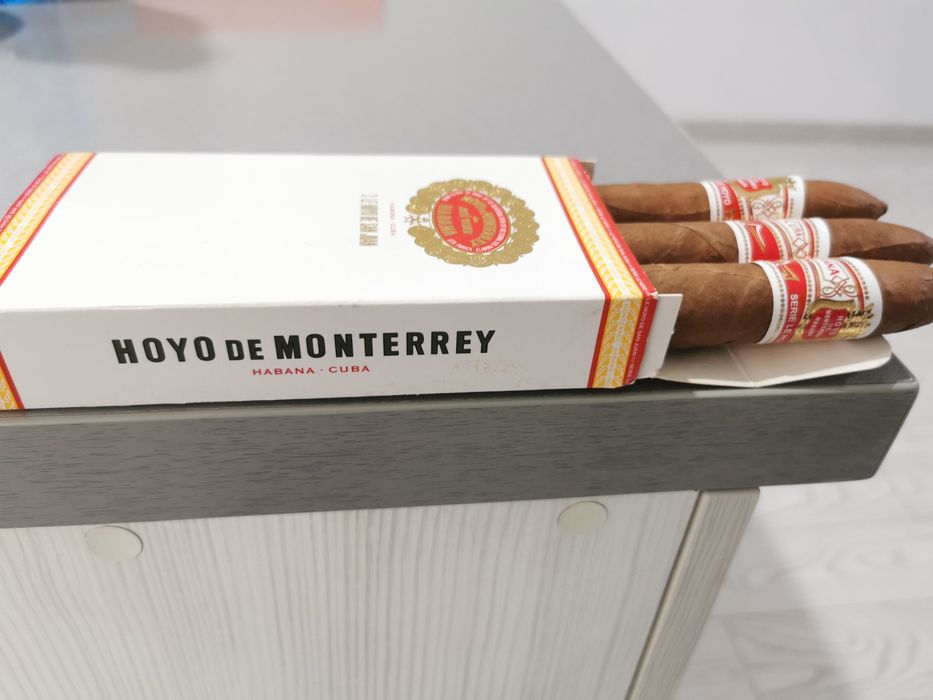 Trabucuri Hoyo De Monterrey