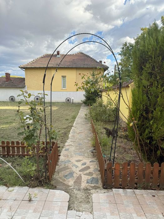 Продавам къща с.ОБНОВА