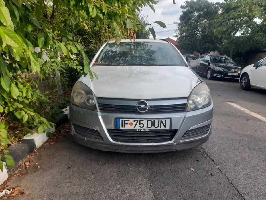 Vand opel la pretul de 3500 de ron, masina este stricata dar poate fi data la rabla