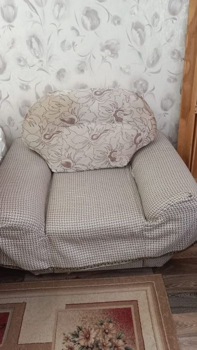 Срочно. Продам мягкий уголок.