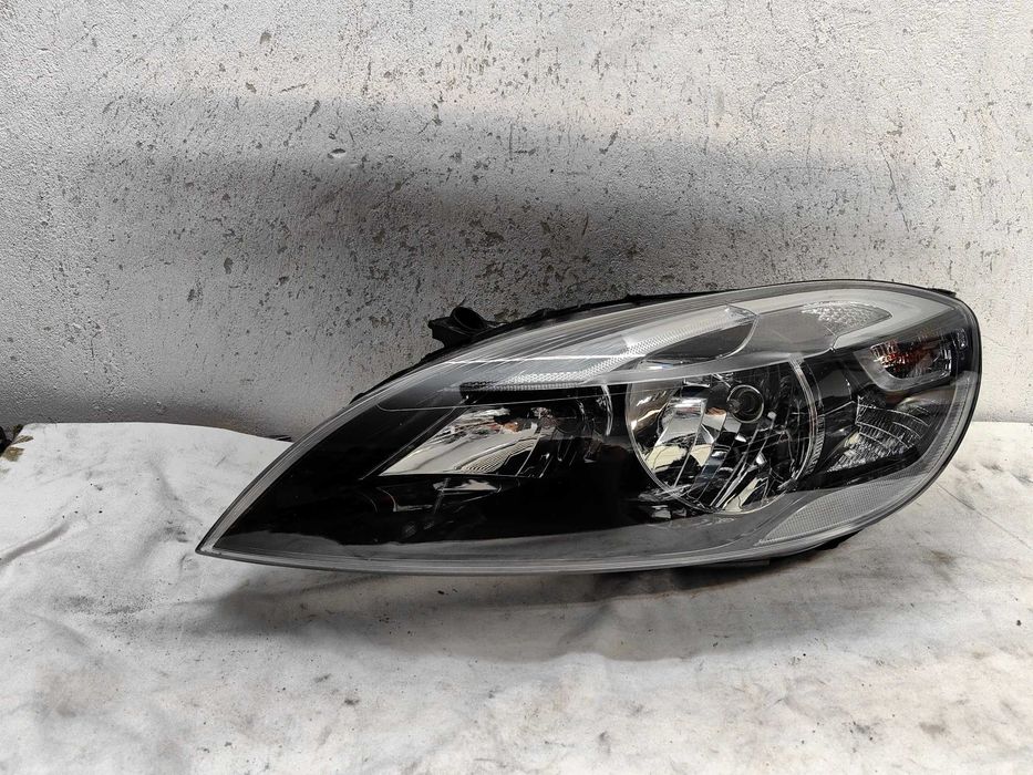Фар Волво В40  Volvo V40