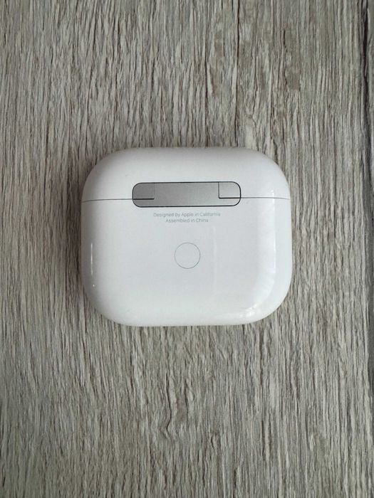 Продавам AirPods 3-то поколение с Lightning зареждане