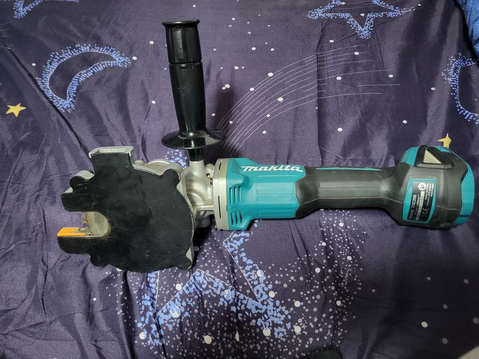 Vând MAȘINĂ TĂIAT FIER BETON MAKITA -sculă profesională