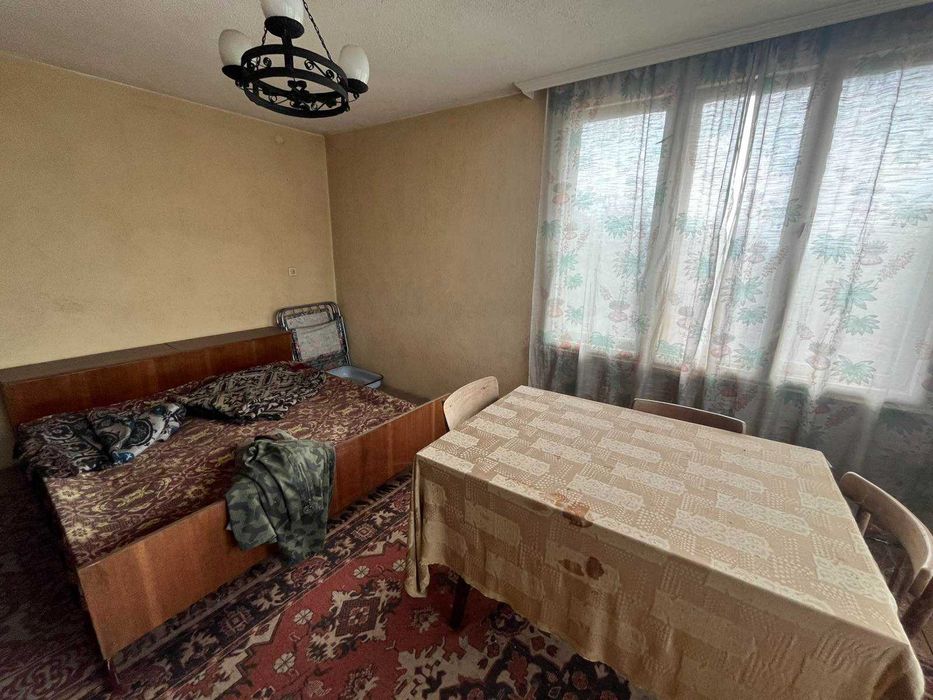 Къща с 4 спални и двор 1200 кв.м. за продажба в село Осетеново