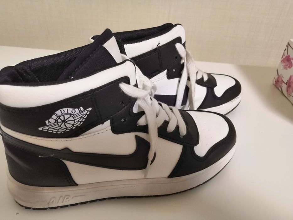 Детские кроссовки