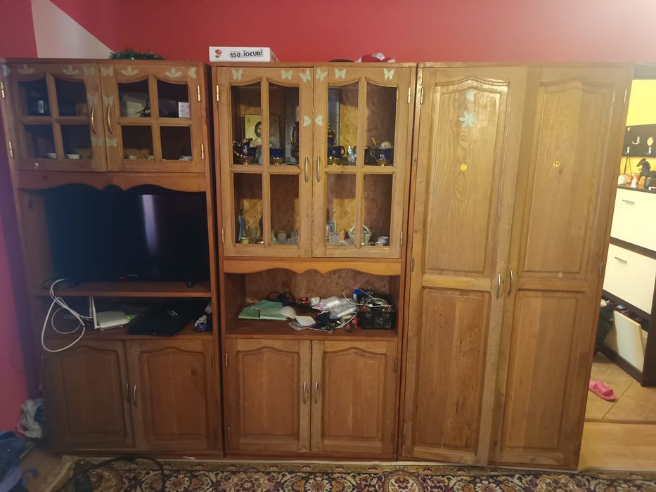 Vand mobila din lemn masiv