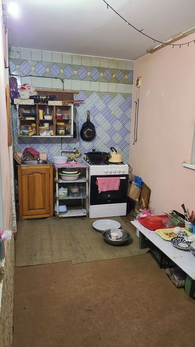 Продаётся 2 комн квартира ориентир  куйлюк базар махаля Олтинтопган