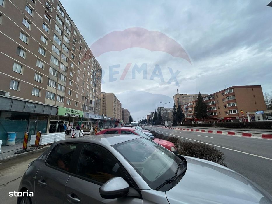 Apartament cu 3 camere de închiriat