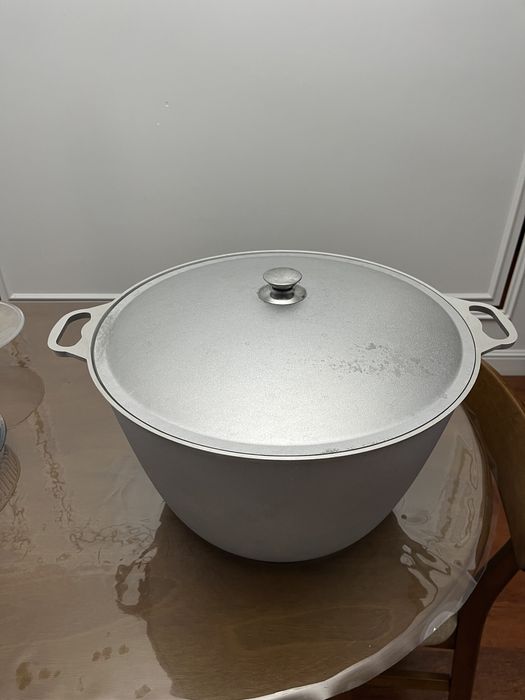 Большой казан с крышкой