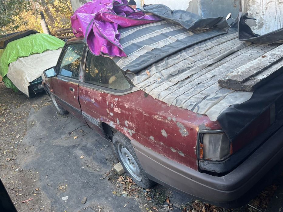 Продам мазду 929 механика 1984 года