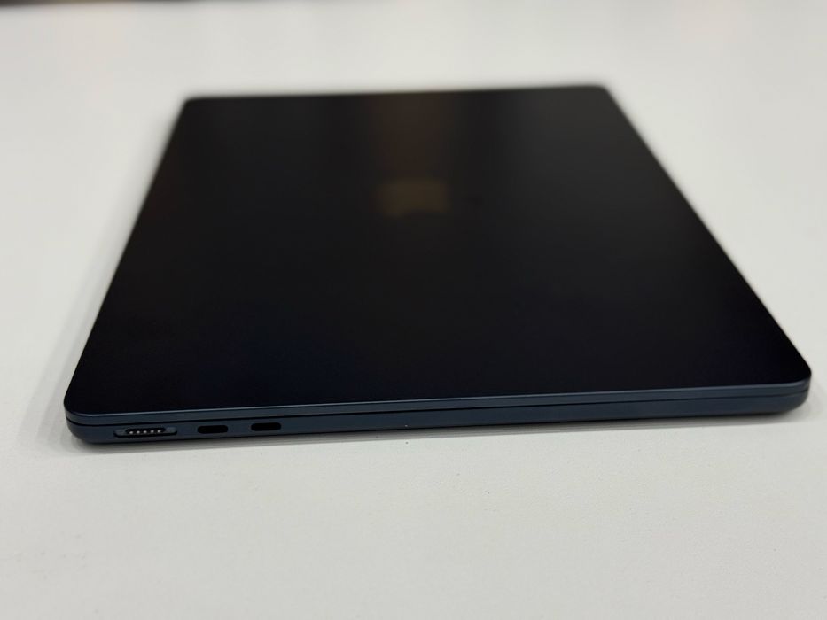 Macbook Air M3 8/256 почти новый!