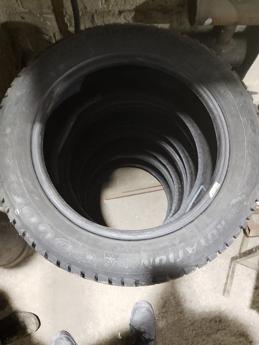 Продам зимнюю резину б/у.16