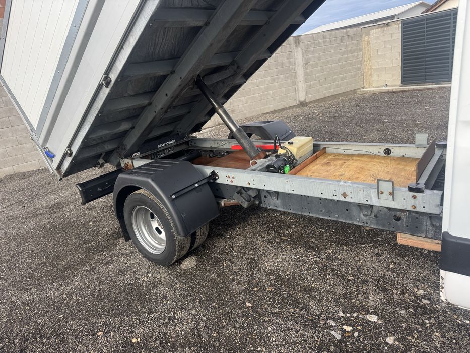 Iveco basculabil pe spate